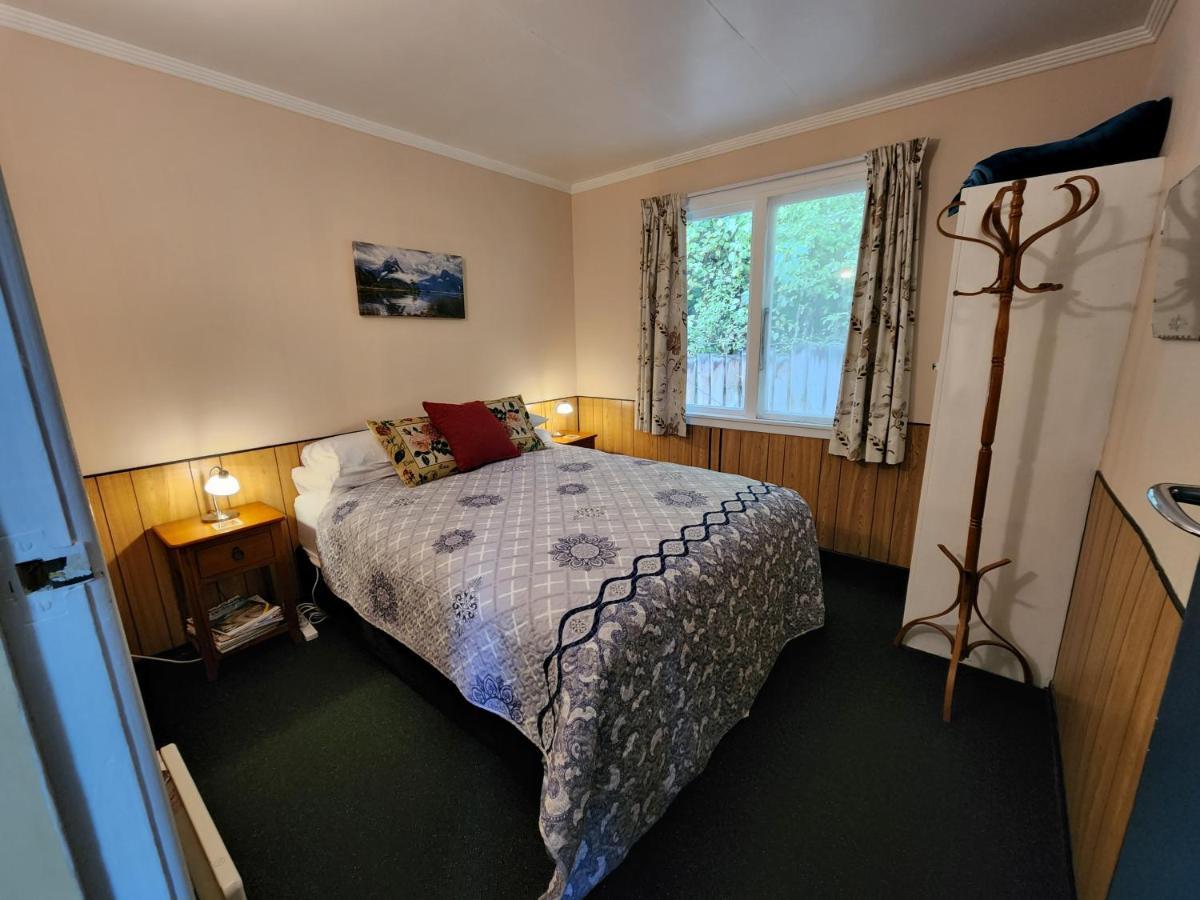Possum Lodge Manapouri Bagian luar foto