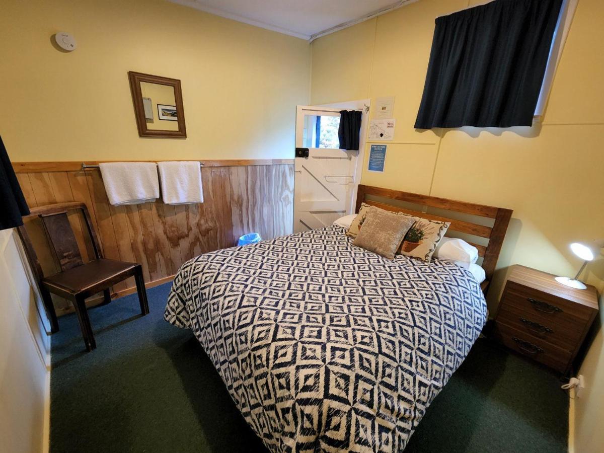 Possum Lodge Manapouri Bagian luar foto